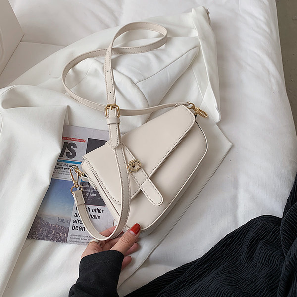 Geanta de dama cu inchidere metalica si catarama