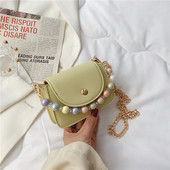 Γυναικεία τσάντα ώμου με πέρλες και μεταλλική μακριά αλυσίδα