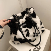 Geantă de puf pentru femei în alb-negru