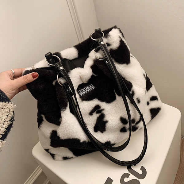 Geantă de puf pentru femei în alb-negru