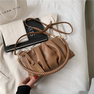 Γυναικεία τσάντα με φερμουάρ και λαβή ώμου