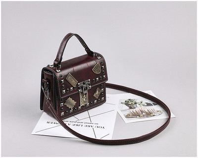 Νέο μοντέλο μοντέρνα έκο δερμάτινη τσάντα με μεταλλικά πούλια