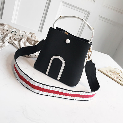 Μικρή έκο δερμάτινη τσάντα με κοντή και μακριά υφασμάτινη λαβή