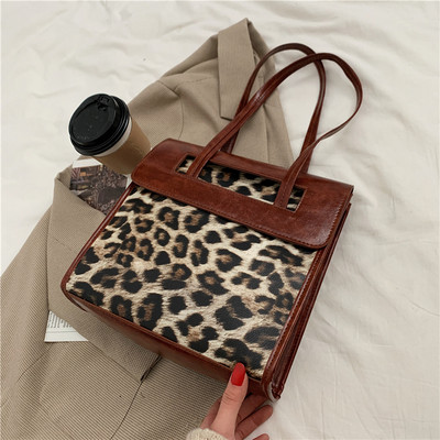 Γυναικεία casual τσάντα με τύπωμα λεοπάρ