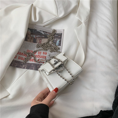 Sieviešu ādas soma ar aizdari un garu ķēdīti