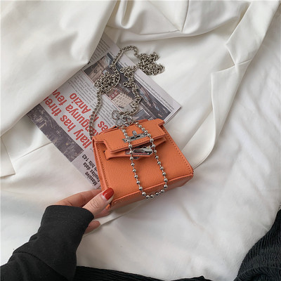 Sieviešu ādas soma ar aizdari un garu ķēdīti