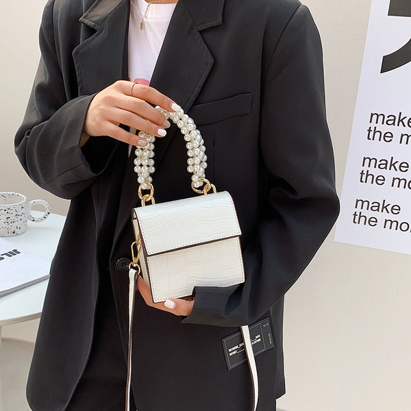 Sieviešu maza somiņa ar pērļu rokturi vairākās krāsās