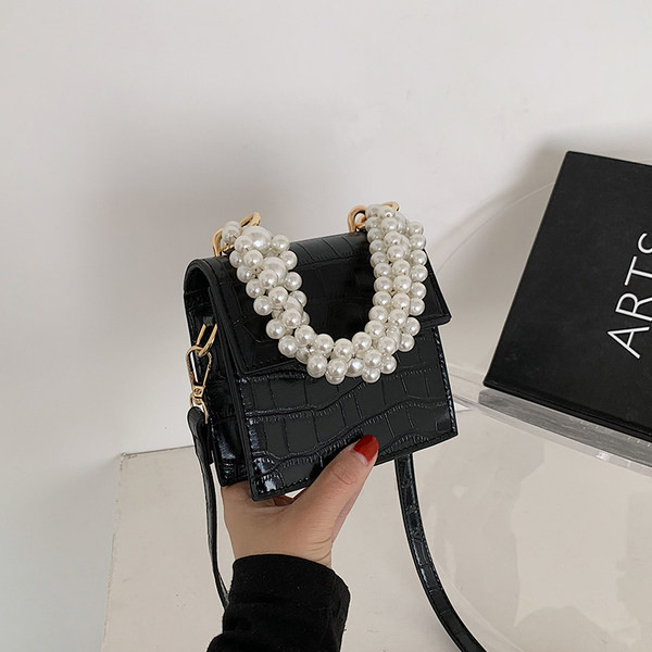 Sieviešu maza somiņa ar pērļu rokturi vairākās krāsās