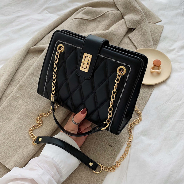 Geanta mica patrata din piele ecologica cu lant metalic