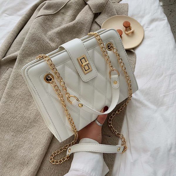 Geanta mica patrata din piele ecologica cu lant metalic