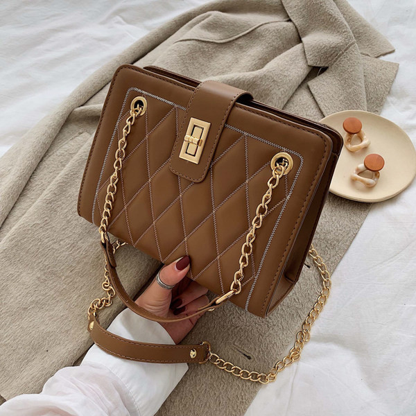 Geanta mica patrata din piele ecologica cu lant metalic