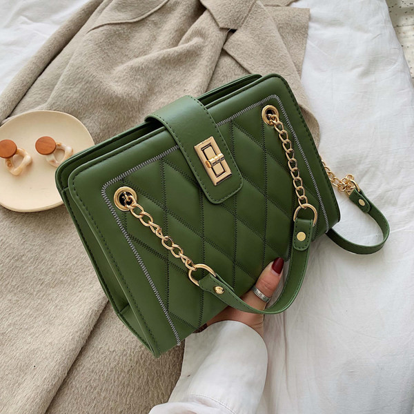 Geanta mica patrata din piele ecologica cu lant metalic