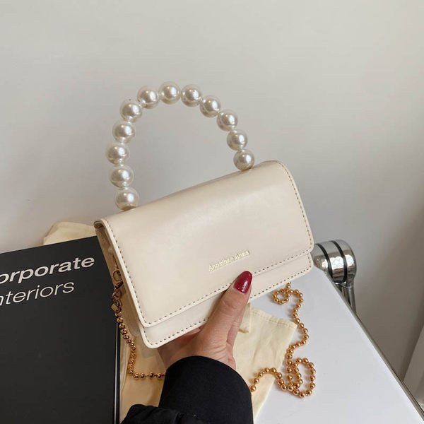 Geanta dama cu perle si lant lung metalic