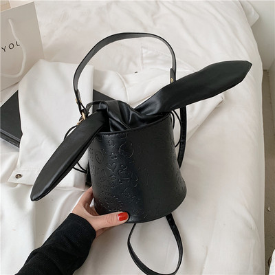 Aktuālā sieviešu soma ar garu rokturi - no eko ādas