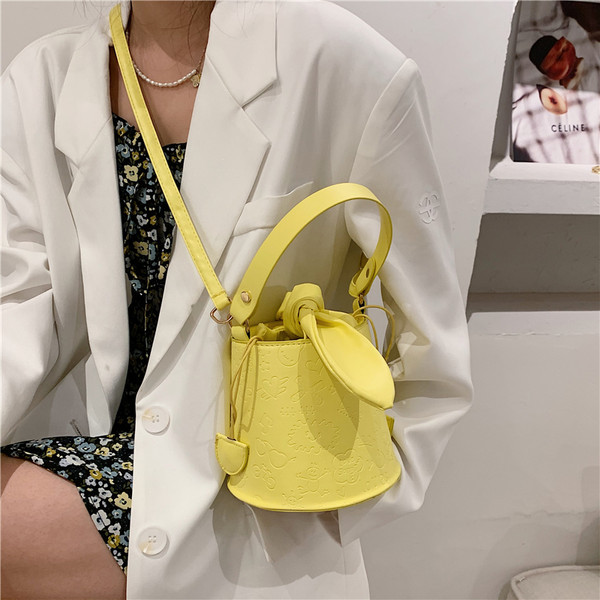 Aktuālā sieviešu soma ar garu rokturi - no eko ādas