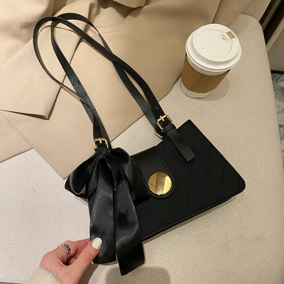 Σύγχρονη γυναικεία τσάντα από οικολογικό δέρμα με σατέν κορδέλα