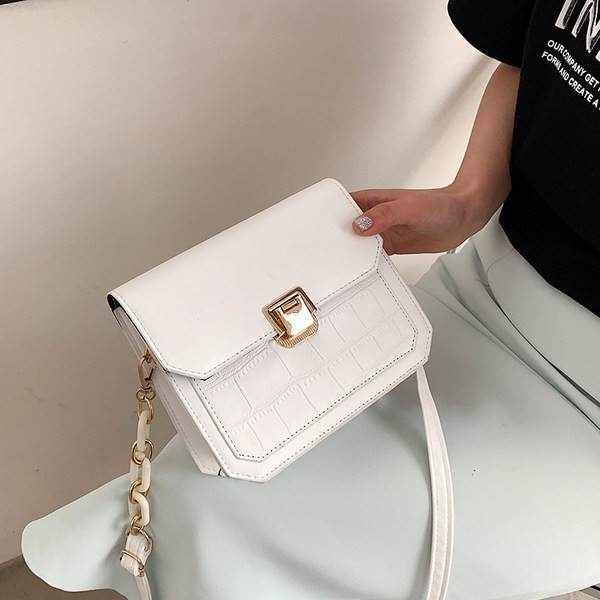 Sieviešu ādas soma ar metāla aizdari-retro stilā