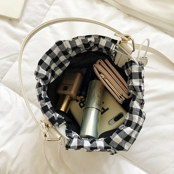 Geanta de mana tricotata model nou cu panglica