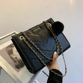 Casual γυναικεία τσάντα από οικολογικό δέρμα με αξεσουάρ