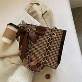 Σύγχρονη γυναικεία τσάντα καρό με κορδέλα