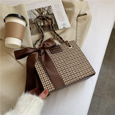 Σύγχρονη γυναικεία τσάντα καρό με κορδέλα