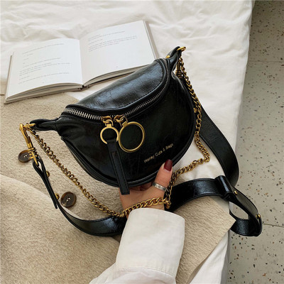 Maza ādas soma ar ādu un metāla rokturi