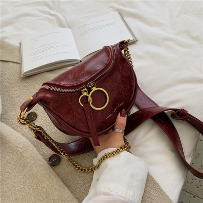 Maza ādas soma ar ādu un metāla rokturi