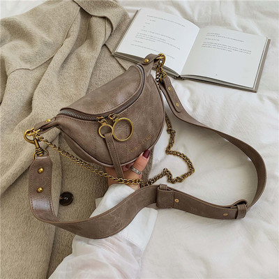 Maza ādas soma ar ādu un metāla rokturi