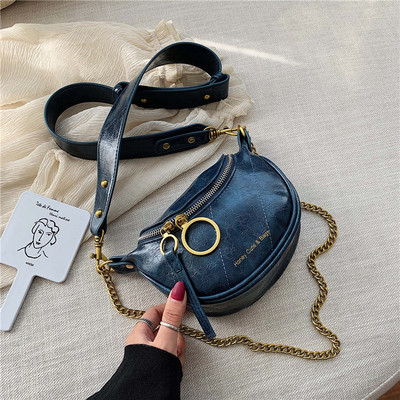 Maza ādas soma ar ādu un metāla rokturi