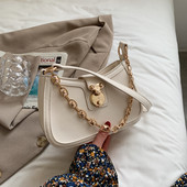 Sieviešu soma ar metāla sprādzi un rāvējslēdzēja aizdari