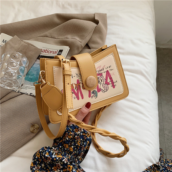 Γυναικεία τσάντα με απλικέ χρώμα και κλείσιμο με φερμουάρ