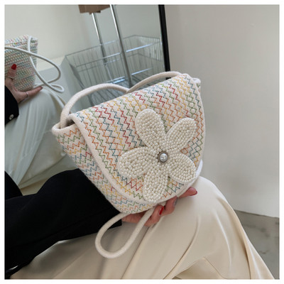 Γυναικεία ψάθιη τσάντα με διακόσμηση από πέρλες