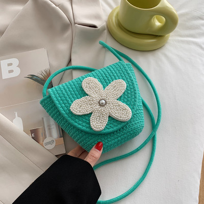 Γυναικεία ψάθιη τσάντα με διακόσμηση από πέρλες