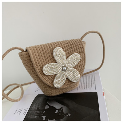 Γυναικεία ψάθιη τσάντα με διακόσμηση από πέρλες