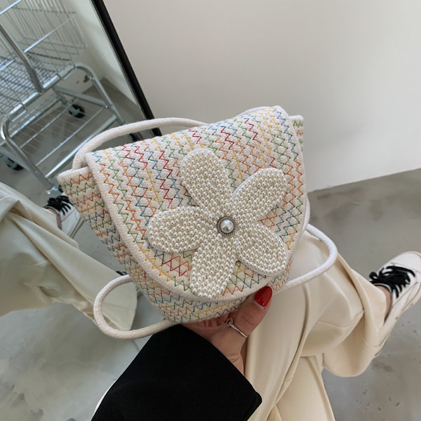 Γυναικεία ψάθιη τσάντα με διακόσμηση από πέρλες