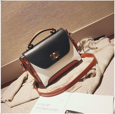 Μικρή έκο δερμάτινη τσάντα με μεταλλικό κούμπωμα και μακριά λαβή