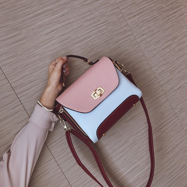 Geantă mică din piele cu închidere metalică și mâner lung