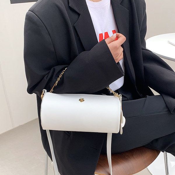 Γυναικεία μοντέρνα τσάντα με τρισδιάστατο λουλούδι και μακρύ χερούλι