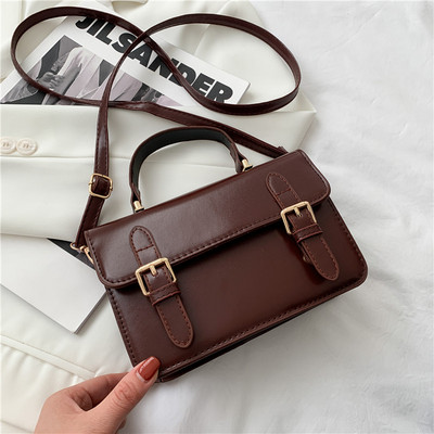 Γυναικεία έκο δερμάτινη τσάντα με αγκράφα-ρετρό στιλ