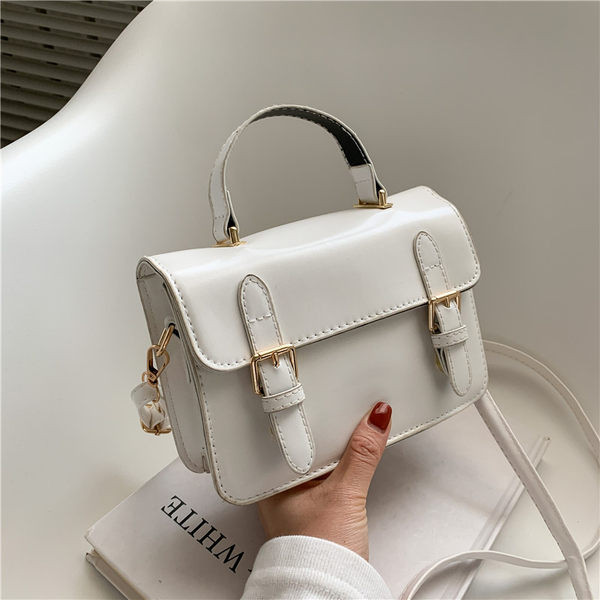 Γυναικεία έκο δερμάτινη τσάντα με αγκράφα-ρετρό στιλ