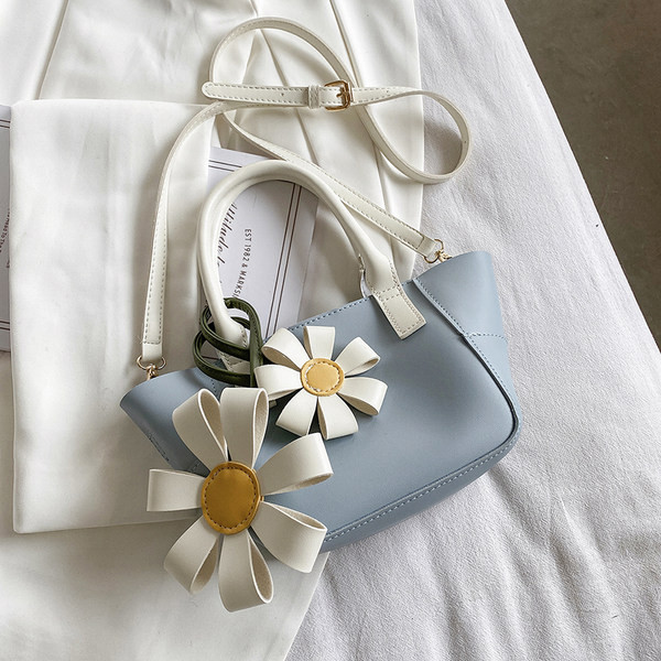 Geanta dama model nou din piele ecologica cu element 3D