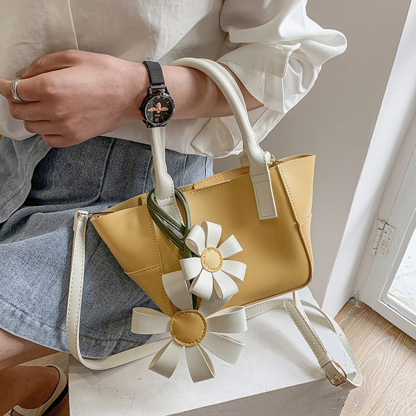 Geanta dama model nou din piele ecologica cu element 3D