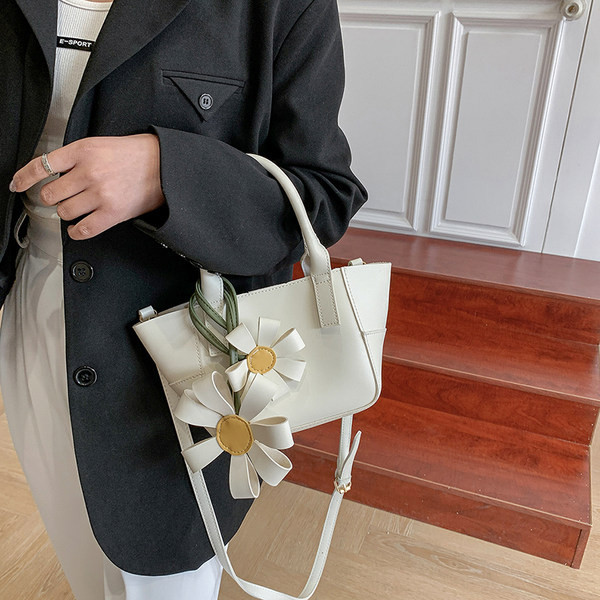 Geanta dama model nou din piele ecologica cu element 3D