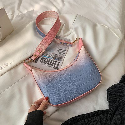 Γυναικεία τσάντα με ρέοντα χρώματα με μακριά λαβή