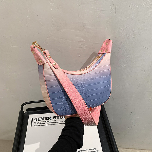 Γυναικεία τσάντα με ρέοντα χρώματα με μακριά λαβή