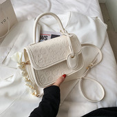 Γυναικεία τσάντα με ανάγλυφο δέρμα και κορδέλα