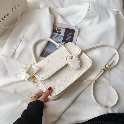 Γυναικεία τσάντα με ανάγλυφο δέρμα και κορδέλα