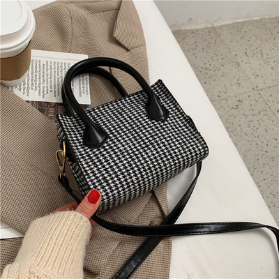 Sieviešu rūtainā soma ar diviem rokturiem