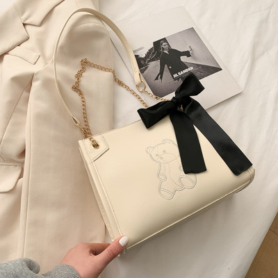 Καθημερινή τσάντα με διακόσμηση αρκουδάκι και κορδέλα