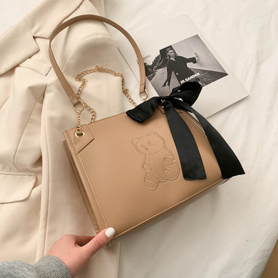 Καθημερινή τσάντα με διακόσμηση αρκουδάκι και κορδέλα